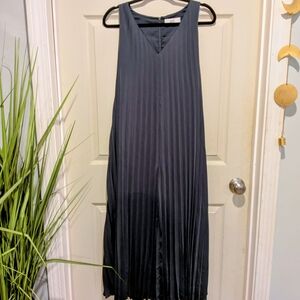 Chic Navy Pleated Maxi Dress